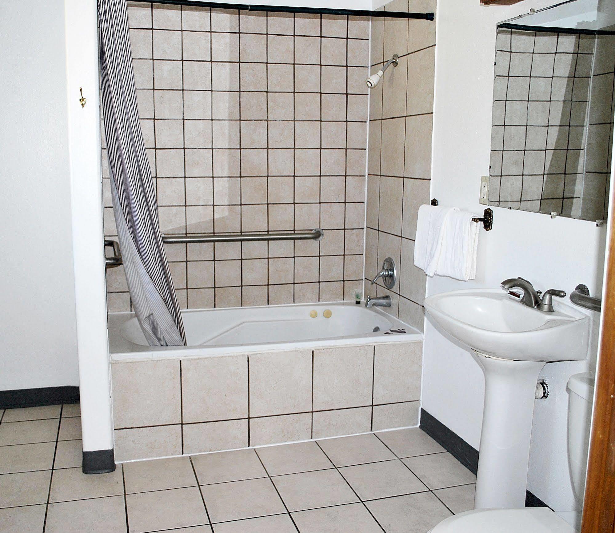 Oregon Motel 8 And Rv Park เคลมัทฟอลส์ ภายนอก รูปภาพ