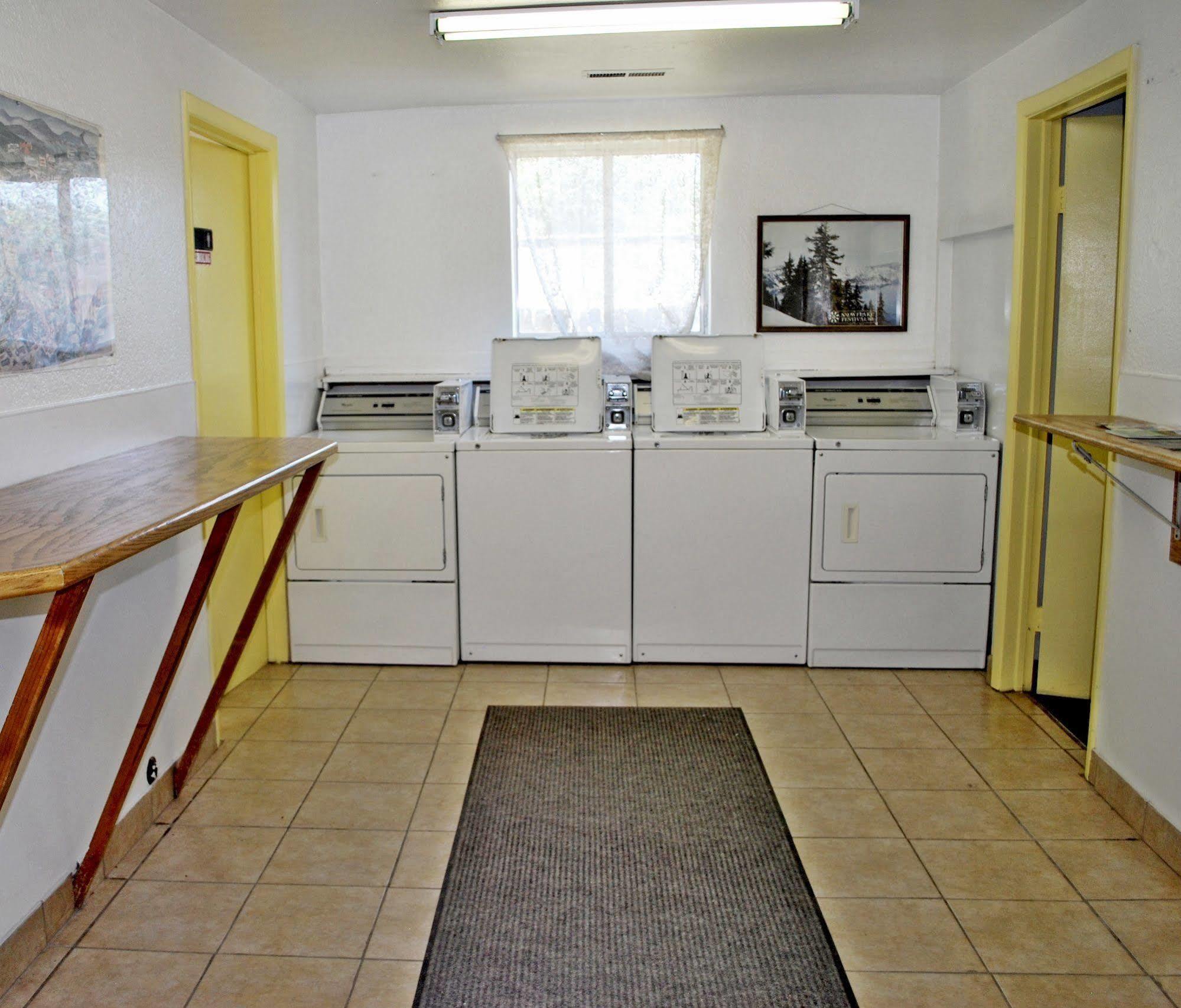 Oregon Motel 8 And Rv Park เคลมัทฟอลส์ ภายนอก รูปภาพ